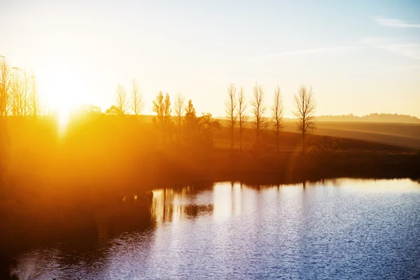Göl güneş doğarken — Stok fotoğraf