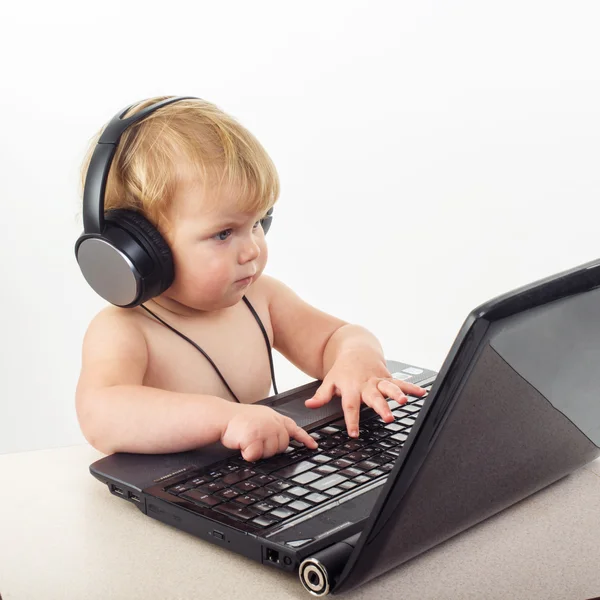 Cute little girl — Stock Photo, Image