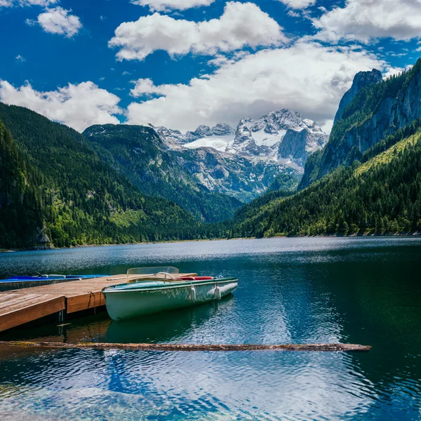 Boat at the pier — Stock Photo, Image