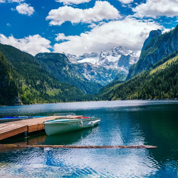 Boat at the pier — Stock Photo, Image