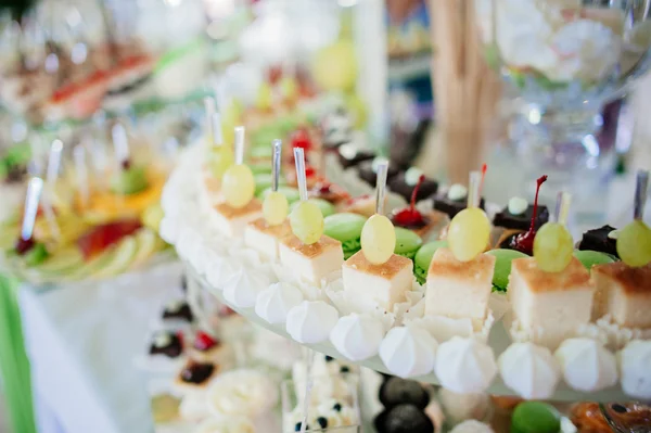 Selezione di dessert decorativi — Foto Stock