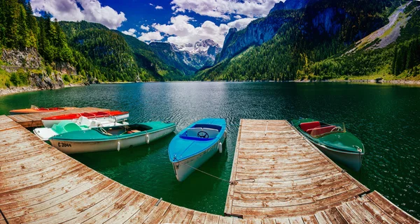 Boat at the pier — Stock Photo, Image