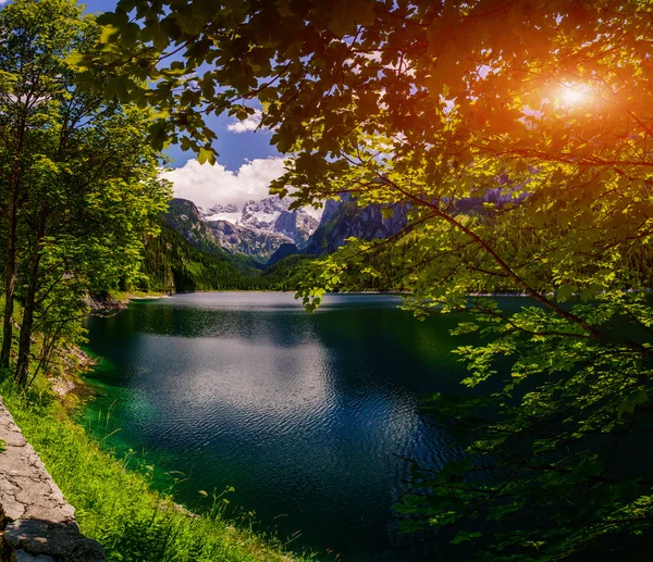 Lake between mountains — Stock Photo, Image