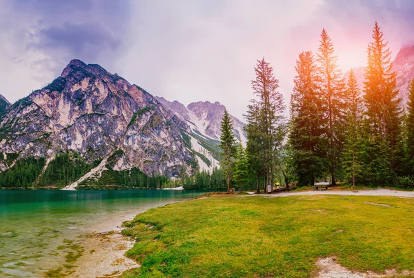 Mountain lake between by mountains — Stock Photo, Image