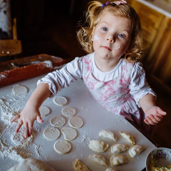 Child preparing dough — Stock Photo, Image