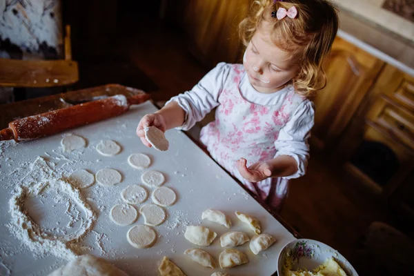 Child preparing dough — Stock Photo, Image