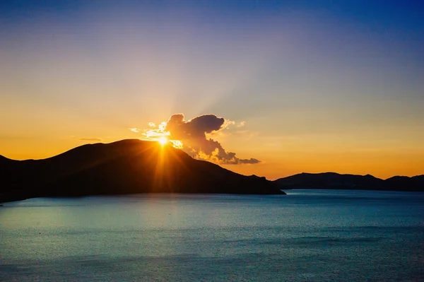 Color azul de las montañas durante la puesta del sol —  Fotos de Stock