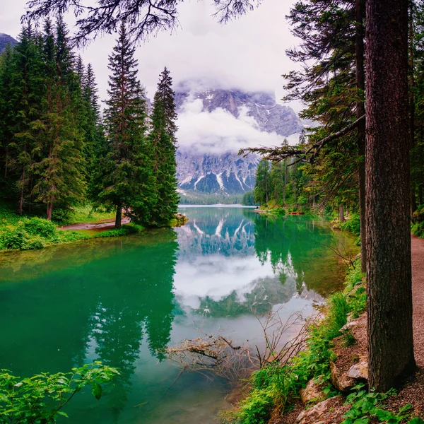 Mountain lake between by mountains — Stock Photo, Image
