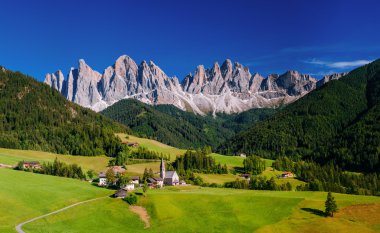 dağlarda çok güzel bir şehir