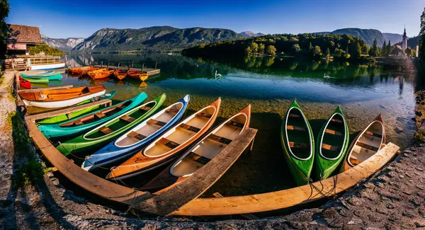 Bateaux de plaisance au lac — Photo