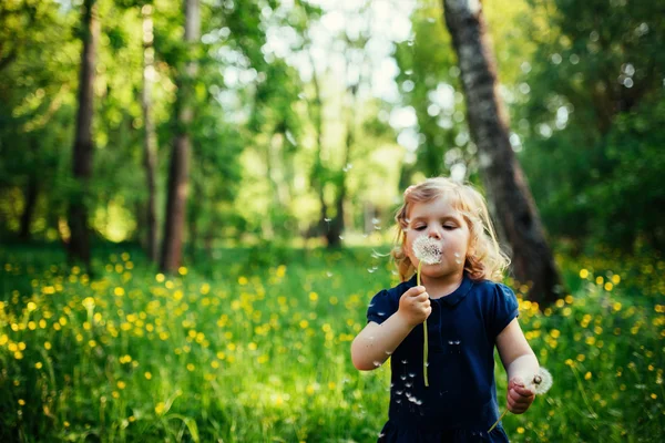 Child with dandelion — Stock Photo, Image