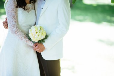 Gelin ve damat elele. Düğün.