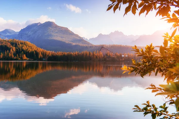 Jeziora Szczyrbskie pleso w Wysokich Tatrach Góra, Słowacja, Europa — Zdjęcie stockowe