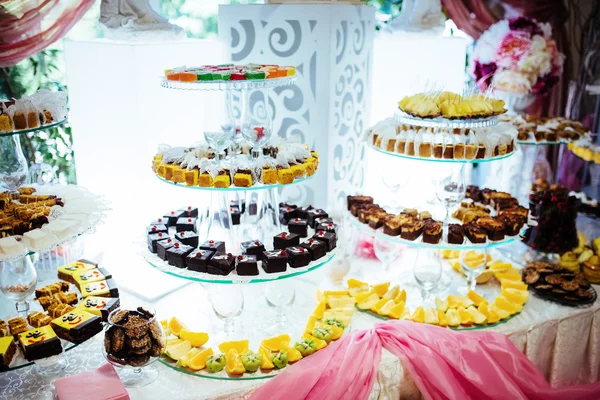 Wiele porcji słodki deser smaczne, w formie bufetu — Zdjęcie stockowe