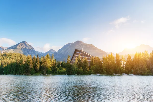 Lake strbske pleso in hoge Tatra gebergte, Slowakije, Europa — Stockfoto