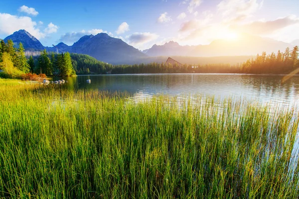 Majestic mountain lake in National Park High Tatra. Strbske ples — Stock Photo, Image