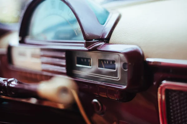 Nahaufnahme Windschutzscheibe im Regen Wolga Auto — Stockfoto