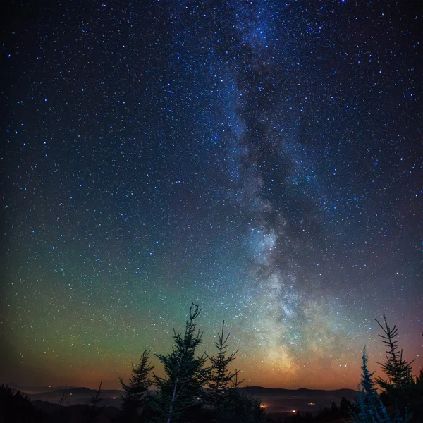 Dimma i höst bergen. Karpaterna. Ukraina, Europa — Stockfoto