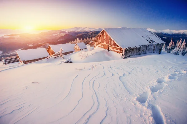 Chalet in the mountains — Stock Photo, Image