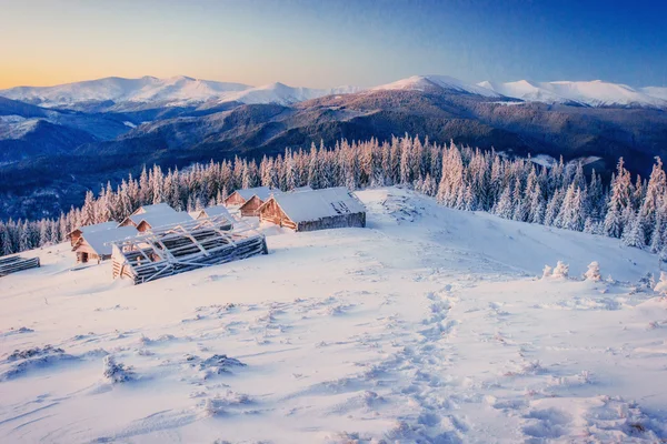 Chalet in the mountains — Stock Photo, Image