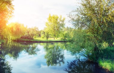 Dağ gölü arasında dağlar tarafından