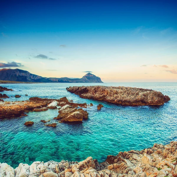 Весенняя панорама морского побережья города Трапаны. Сицилия, Италия, Европа — стоковое фото