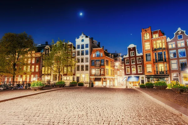Destacando edificios y calles Amsterdam, Países Bajos . — Foto de Stock