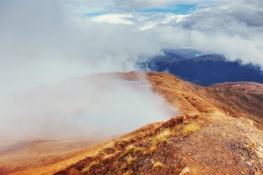 Kalın sis Dağı geçidinde Goulet. Georgia, Svaneti. Europe.