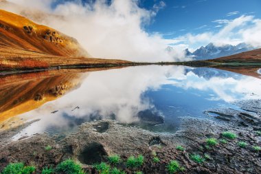 Koruldi dağ gölü. Üst Svaneti, Georgia, Avrupa. Caucasus 
