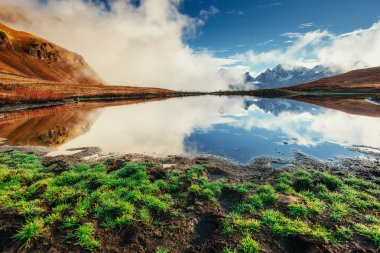 Koruldi dağ gölü. Üst Svaneti, Georgia, Avrupa. Caucasus