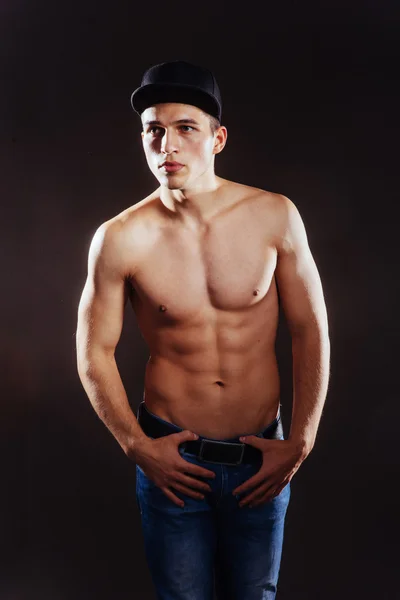 Porträtt av en fitness man med naken överkropp. — Stockfoto