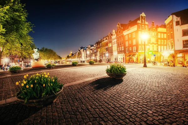 Highlighting byggnader och gator Amsterdam, Nederländerna. — Stockfoto