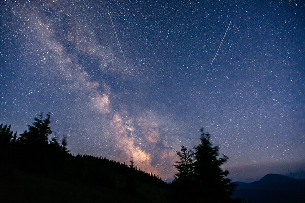 Звездное небо и прекрасный молочный путь
