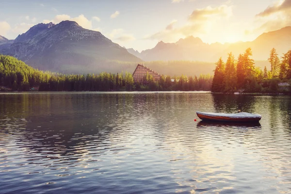 Fantasztikus Shtrbske Pleso Magas-Tátrában. Szlovákia, Európa. — Stock Fotó