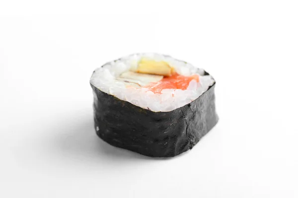 Jeden pokoj sushi na bílém pozadí — Stock fotografie