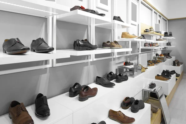 Interior of shoe store in modern european mall — Stock Photo, Image