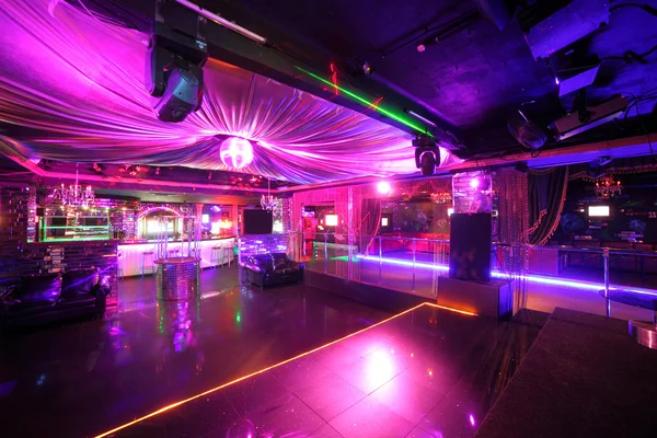 Bellissimo interno del night club europeo — Foto Stock