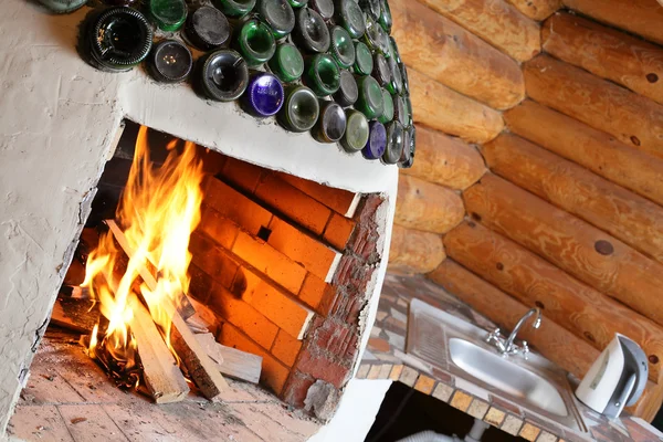 Acogedora y elegante chimenea — Foto de Stock