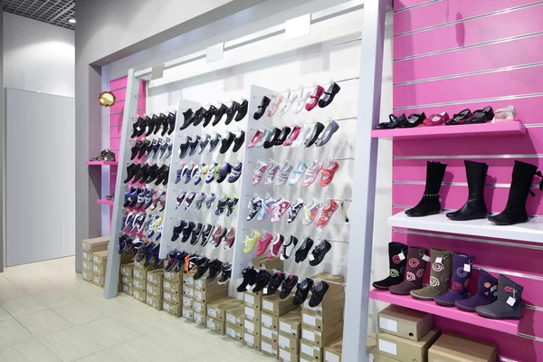 Interior of shoe store in modern european mall — Stock Photo, Image