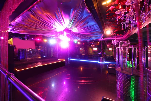 Bellissimo interno del night club europeo — Foto Stock