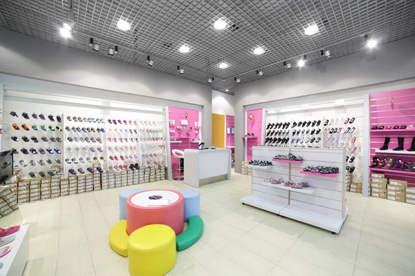 Interior of shoe store in modern european mall — Stock Photo, Image