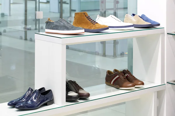 Interior of shoe store in modern european mall — Stock Photo, Image