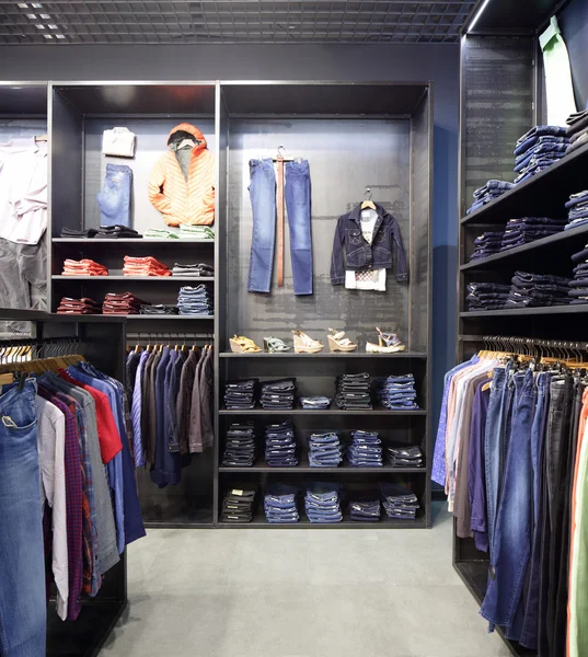 Nuevo interior de la tienda de tela — Foto de Stock