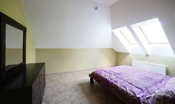 Schönes Interieur des europäischen Schlafzimmers — Stockfoto