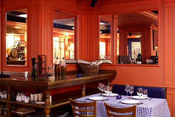 Restaurante europeo en colores brillantes — Foto de Stock