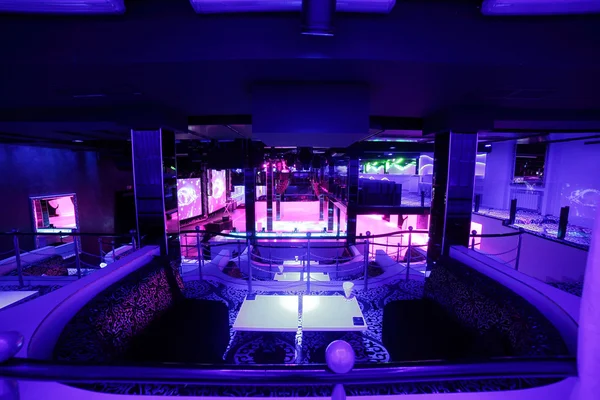 Hermoso club nocturno europeo interior — Foto de Stock