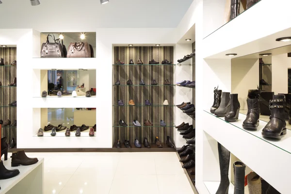 Interior of shoe store in modern european mall — Stock Photo, Image