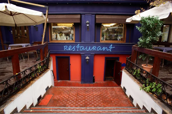ヨーロッパのレストランにモダンな入り口 — ストック写真