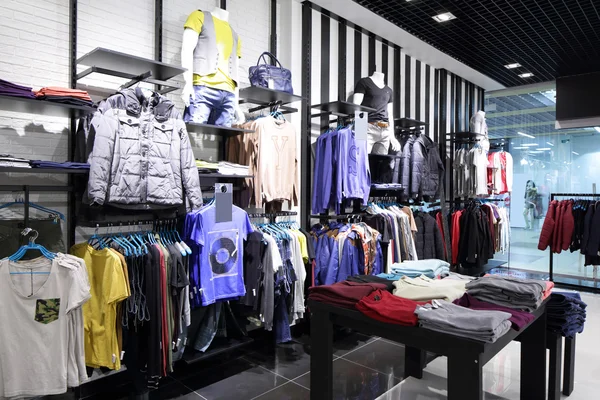 Nuevo interior de la tienda de tela — Foto de Stock