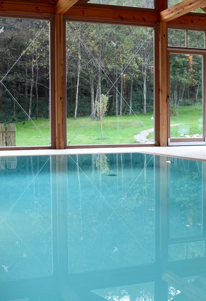 Moderní interiér bazénu — Stock fotografie